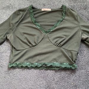 Long sleeved green crop top